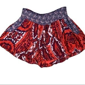🌸2/$25 Free People Navy Red White Paisley Print Drape Pockets shorts